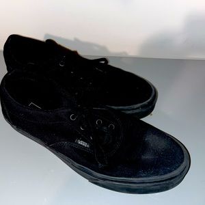 Women’s black vans 🖤